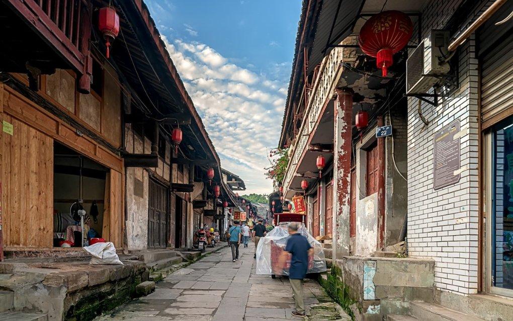 如何把旧衣服捐赠给贫困地区？游戏画面
